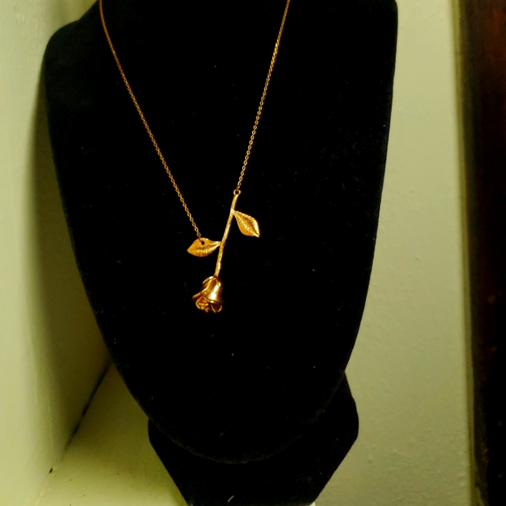 Charming Rose Gold ROSE (1.5") necklace (17") choker.  NWOT